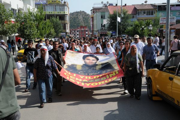 Toplu mezarın açılması için toplanan imzalar TBMM’ galerisi resim 3