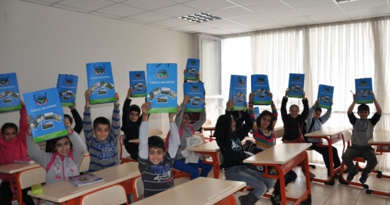 Belediye Eğitim Destek Evi Öğrencilerine Kitap Yardımı