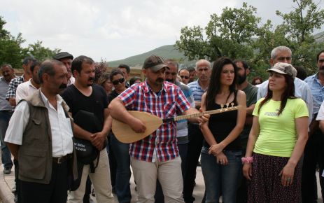 Tunceli'de Kamer Genç'e Tepki