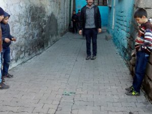DİYARBAKIR SOKAKLARINDA ÇOCUK OLMAK