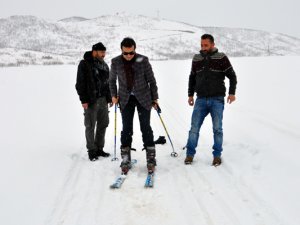 Vali Yardımcısı Arslantaş, Kayak Merkezini İnceledi