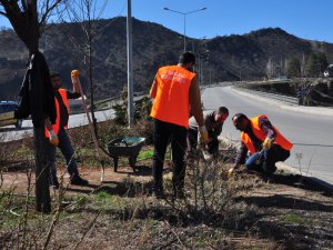 Park ve Refüjlerde Temizlik Çalışması