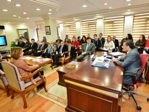 Vali Kaymak, Öğretmenlere Başarı Belgesi Verdi
