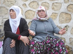 Dersim’de anneler barış için mum yakıp dua etti