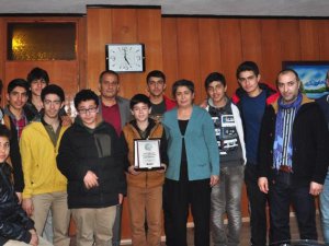 Şampiyon Sporcular Sevincini Eş Başkanlarla Paylaştı