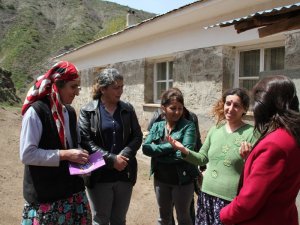 Eş Başkan Nurhayat Altun'un köy ziyaretleri sürüyor