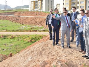 Vali Kaymak Üniversitedeki Spor Tesislerini İnceledi