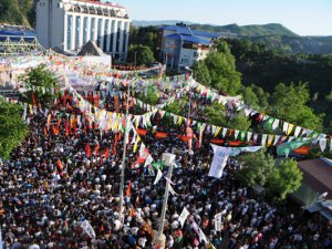 Demirtaş, Cumhurbaşkanı ve Başbakana yüklendi