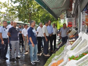 Belediyeden esnaflara kaldırım uyarısı