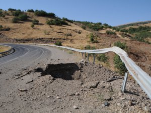 Dersim-Elazığ karayolunda Askeri Aracın Geçişi Sırasında Patlama!