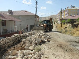 Hozat'ta yol ve çevre düzenlemesi çalışmaları