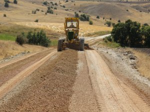 Yol çalışmaları sürüyor