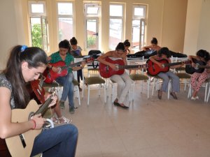 Gençlik Kültür Merkezi, kurs kayıtlarına başladı