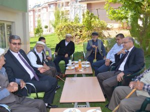 Özel İdaresi Genel Sekreteri Yıldırım, yaşlıları ziyaret etti