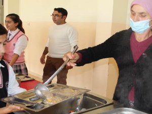 Çemişgezek YBO’da Öğrencilere Aşure ikram edildi