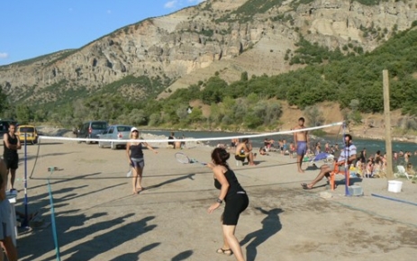 Plaj badminton turnuvası düzenlendi