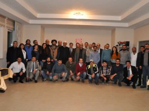 Rektör Prof. Dr. İpek gazetecilere çiğ köfte yaptı