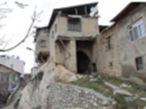 Çemişgezek’te Tarihi Evde Yangın Çıktı