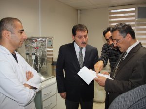 Vali Kaymak, Toprak ve Su Analizi Laboratuarını İnceledi