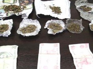 3764 gram esrar ele geçirildi
