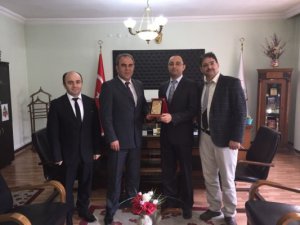 "Yılın Doktorlarına" Plaket Verildi