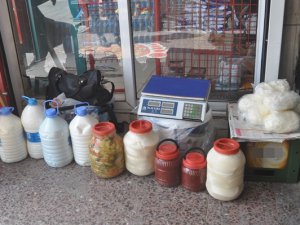 Kendi ürettiği köy ürünlerini satacak yer arıyor