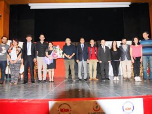 “Hayata Sımsıkı Tutun” Tiyatro Etkinliği