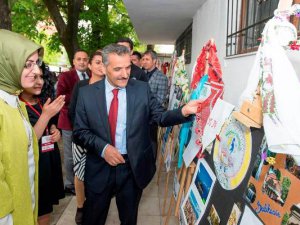 Vali Kaymak,sergi açılışına katıldı