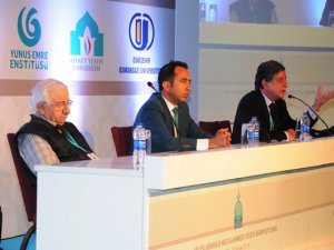 Rektör İpek, Hoca Ahmet Yesevi Üniversitesi Sempozyumuna katıldı