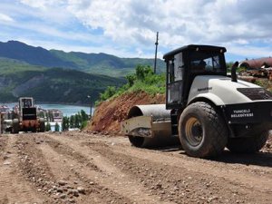 Yol çalışmaları sürüyor