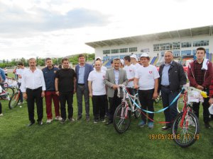Lise öğrencilerine 400 adet bisiklet dağıtıldı