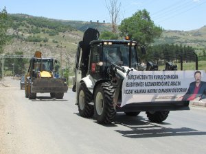 Hozat’a kepçe hibe edildi