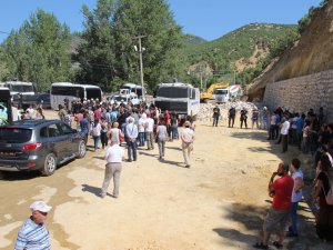 Ovacık ilçesine gitmek isteyen grup ile polis arasında gerginlik