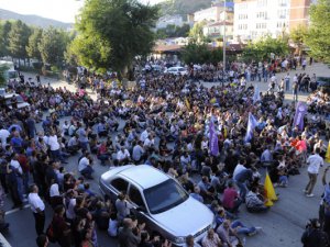 Öğretmenlerin açığa alınması protesto edildi