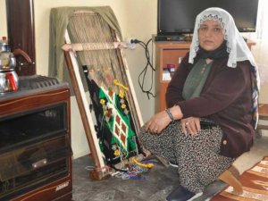 El emeği ürünlerle evini geçindiriyor