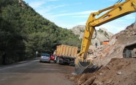 Yol çalışmaları, okulun açıldığı döneme denk geliyor