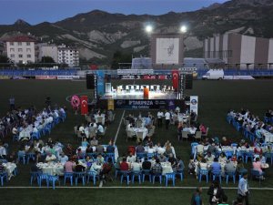 Vakıf ve belediye iftar düzenledi