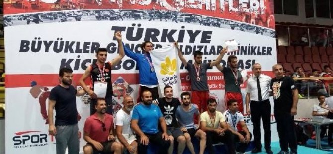 2 Sporcu Kick Boks'ta Türkiye Üçüncüsü Oldu