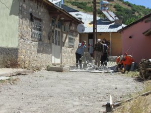 Hozat Belediyesinden engelli vatandaşlar için yol çalışması