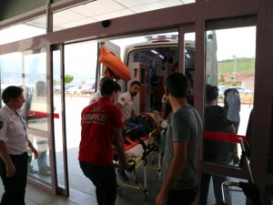 Ambulansla otomobil çarpıştı: 3 yaralı