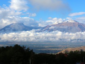 Munzur Dağı'na mevsimin ilk karı yağdı