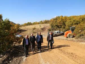 Yol çalışmaları sürüyor