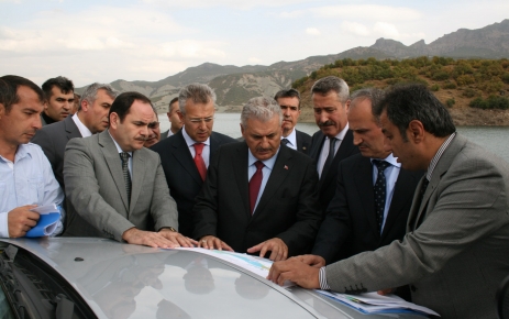 Bakan Yıldırım, köprü yapılacak alanı inceledi