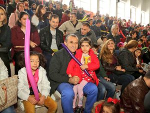 "Madagaskar Sirki" çocuklarla buluştu
