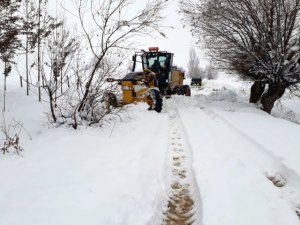 80 Köy yolu ulaşıma kapandı