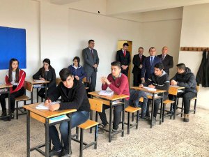 Vali Sonel, liseyi ziyaret etti