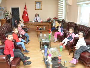 Anaokulu öğrencilerinden Kaymakam Çomaklı'ya ziyaret