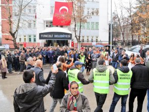 Taşeron işçilerden kadro halayı