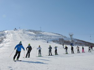 Çocuklar Ovacık Kayak Merkezi ile yeteneklerini keşfetti