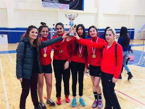 Badminton grup şampiyonasında başarı